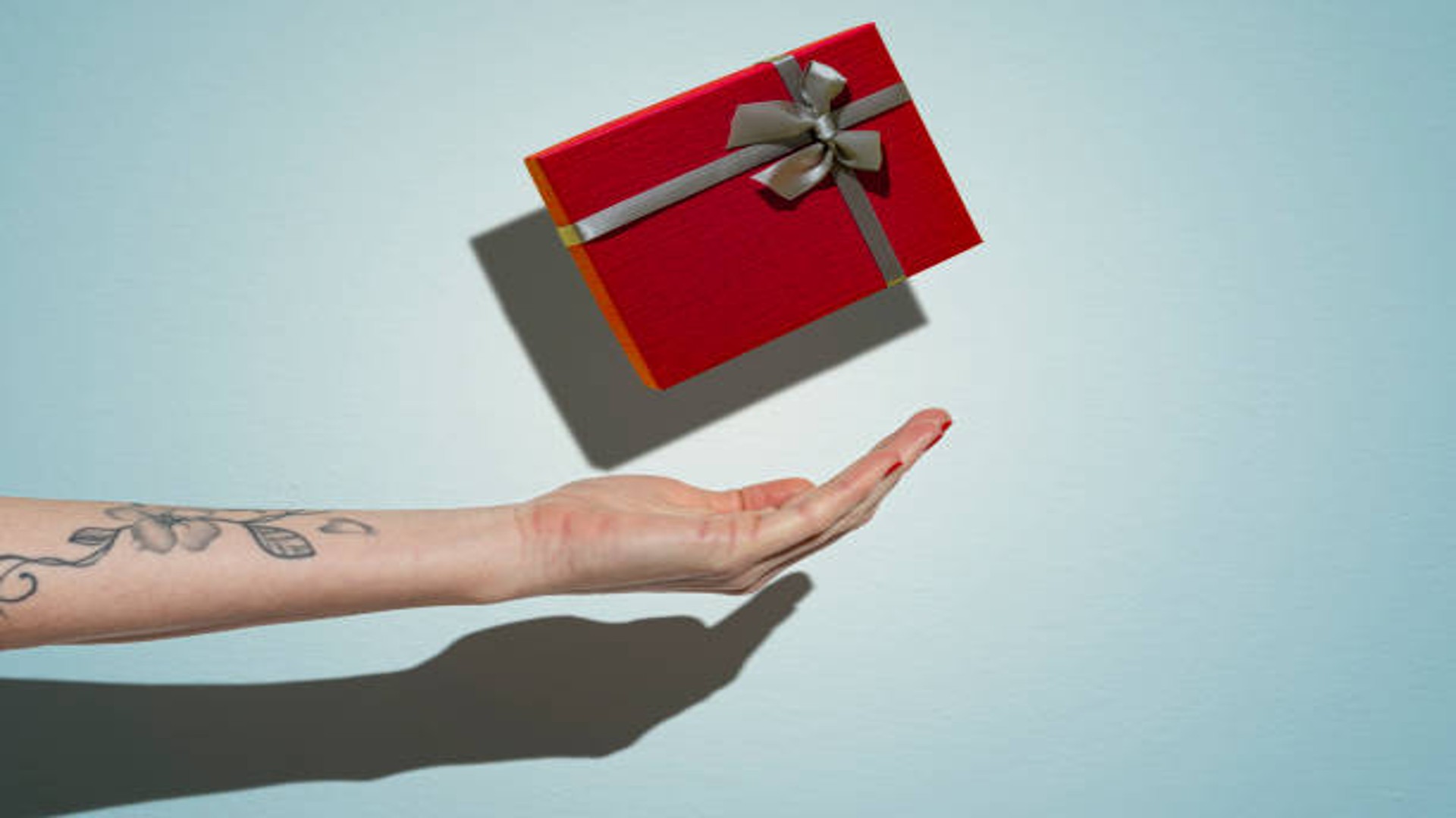 Idee regalo pratiche e motivazionali per sorprendere colleghi e amici a Natale