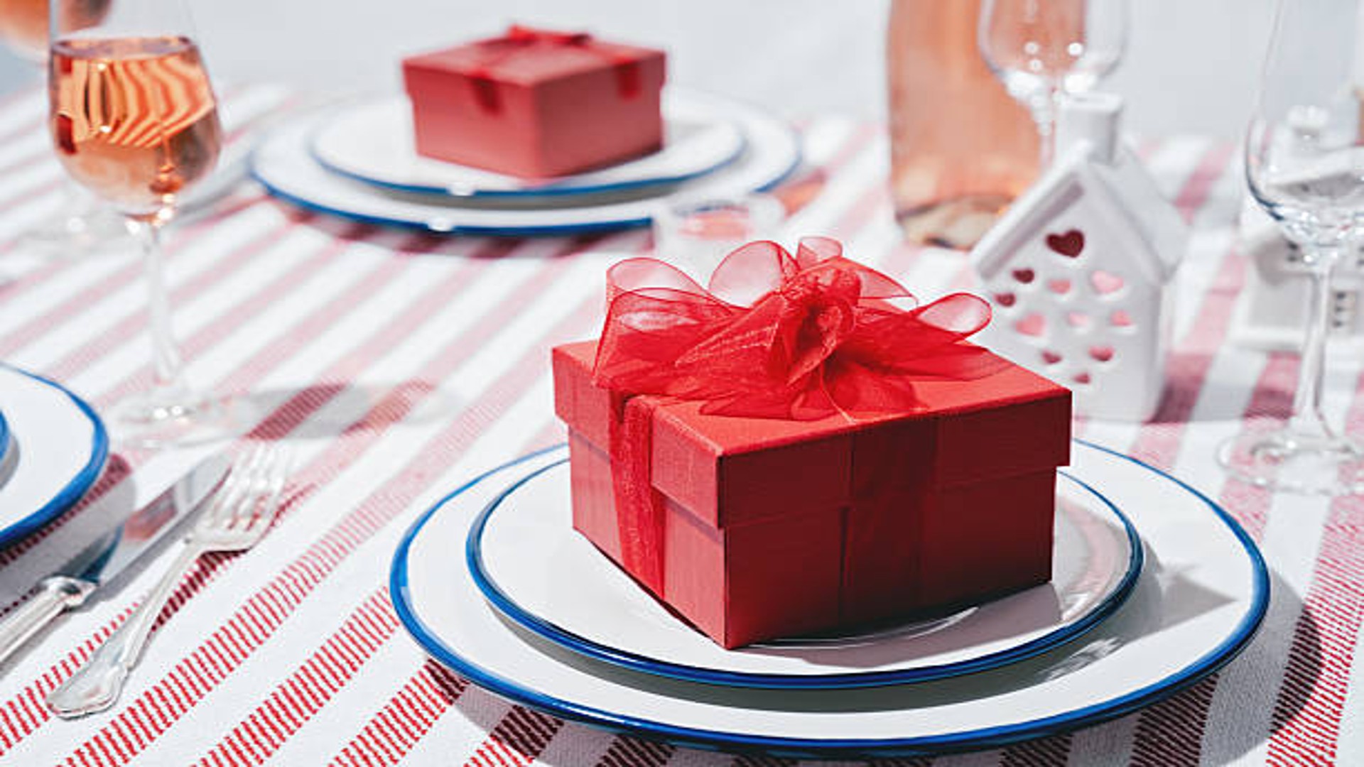 Trasforma ogni pasto in un’occasione speciale con idee regalo per la cucina e la tavola