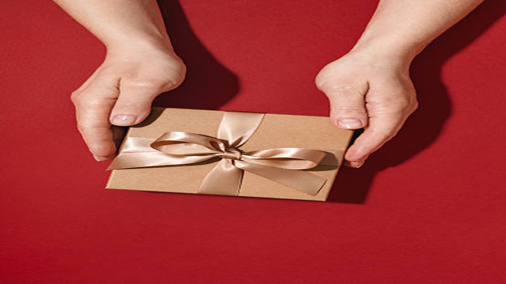 Idee regalo 2025: gioielli, accessori e confezioni eleganti per ogni festeggiamento