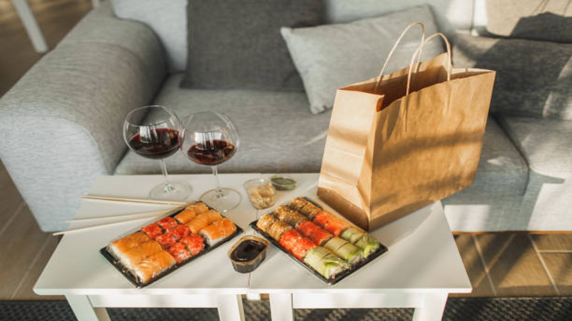 Idee regalo gourmet: il kit perfetto per sushi, stoviglie eleganti e accessori pratici