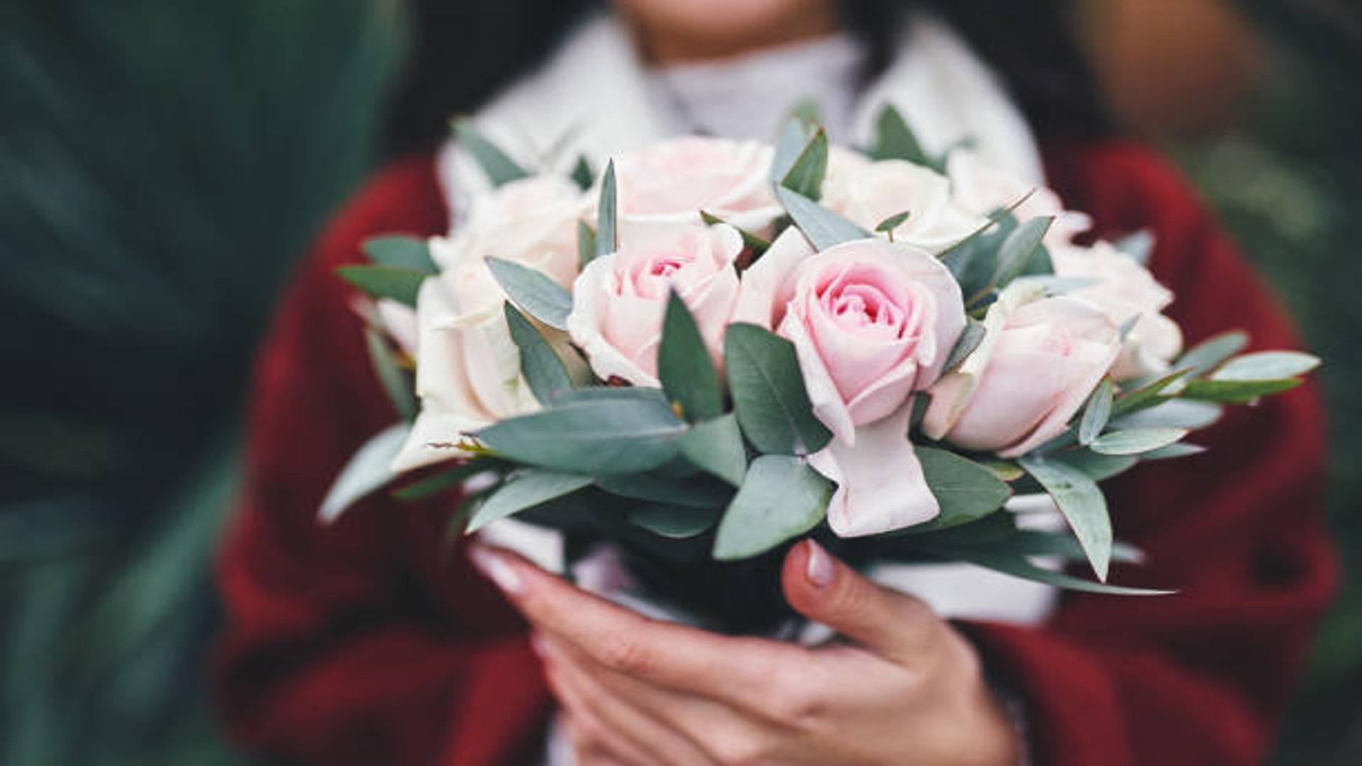 Regali eleganti e pratici: il kit affumicatore, le tazze Mr & Mrs e la lampada foto per ogni celebrazione romantica
